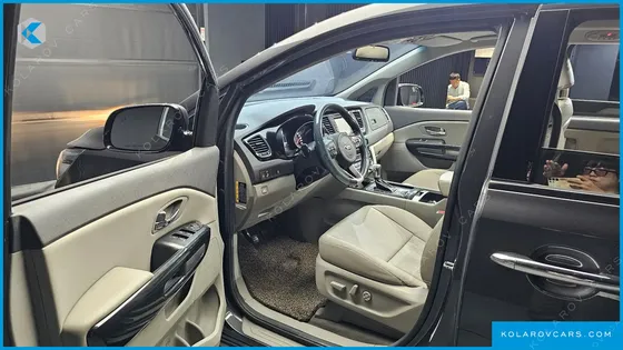 KIA CARNIVAL 9-SEATER PRESTIGE
