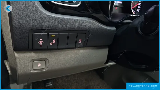 KIA CARNIVAL 9-SEATER PRESTIGE