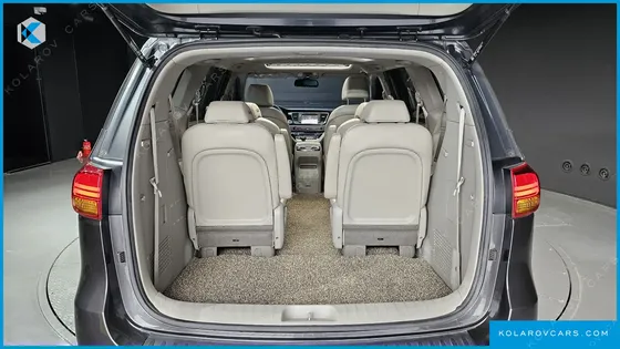 KIA CARNIVAL 9-SEATER PRESTIGE