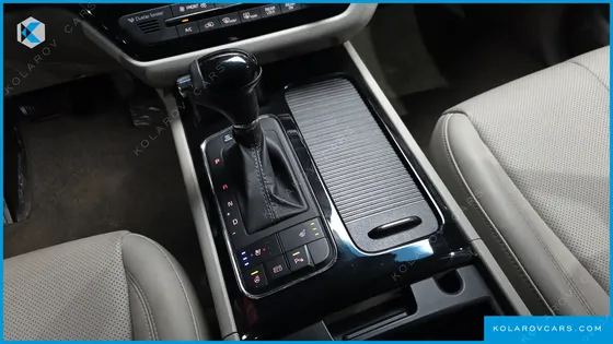 KIA CARNIVAL 7-SEATER LIMOUSINE