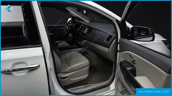 KIA CARNIVAL 7-SEATER LIMOUSINE