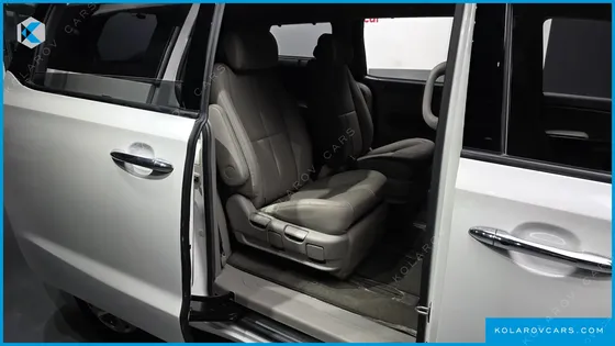KIA CARNIVAL 7-SEATER LIMOUSINE