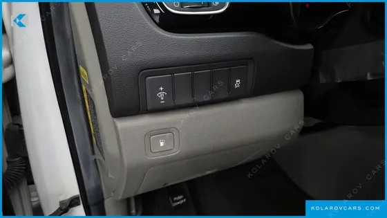 KIA CARNIVAL 7-SEATER LIMOUSINE
