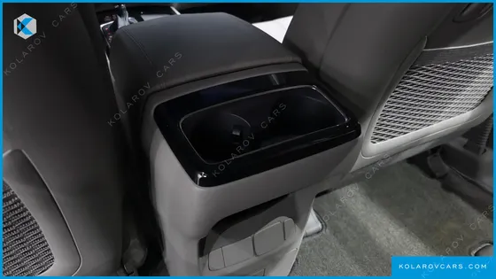 KIA CARNIVAL 7-SEATER LIMOUSINE