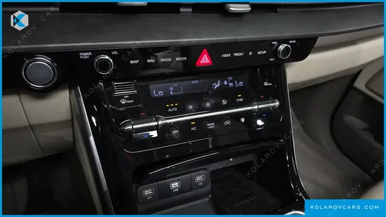 KIA CARNIVAL DIESEL 9-SEATER SIGNATURE