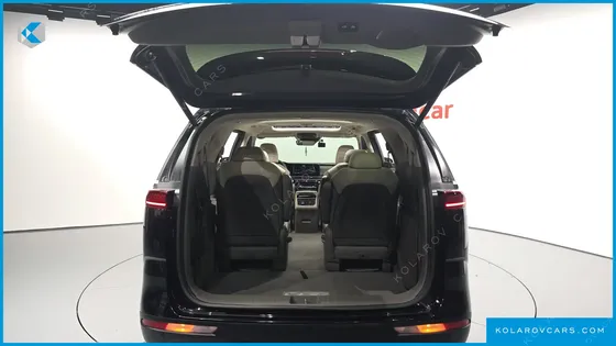 KIA CARNIVAL DIESEL 9-SEATER SIGNATURE