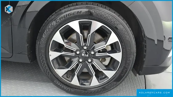 KIA CARNIVAL DIESEL 9-SEATER SIGNATURE