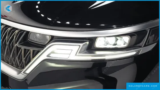 KIA CARNIVAL DIESEL 9-SEATER SIGNATURE