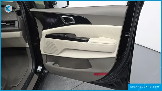 KIA CARNIVAL DIESEL 9-SEATER SIGNATURE