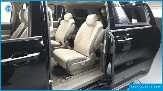 KIA CARNIVAL DIESEL 9-SEATER SIGNATURE