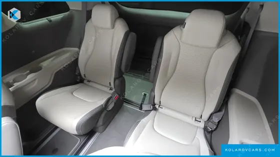 KIA CARNIVAL DIESEL 9-SEATER SIGNATURE