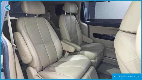 KIA CARNIVAL GASOLINE 7-SEATER LIMOUSINE