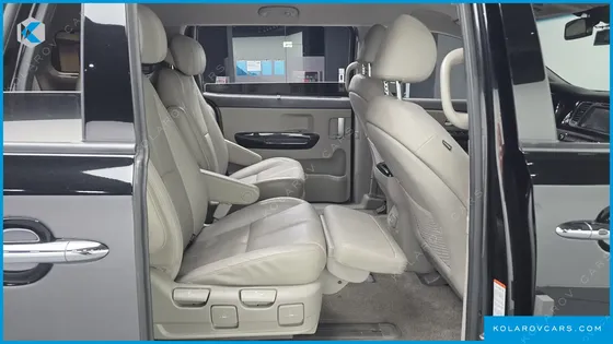KIA CARNIVAL 7-SEATER LIMOUSINE