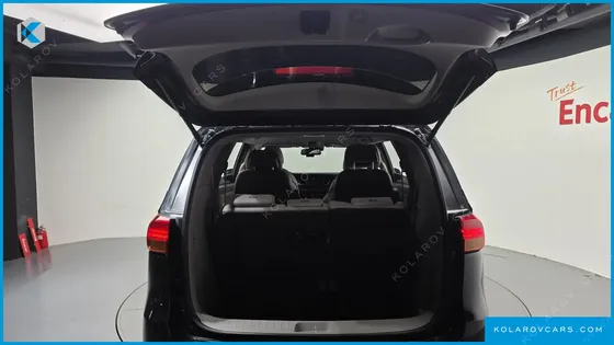 KIA CARNIVAL 7-SEATER LIMOUSINE