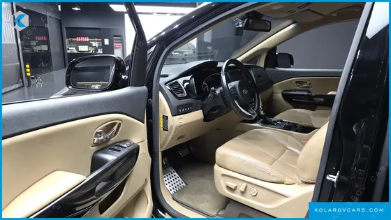 KIA CARNIVAL 9-SEATER NOBLESSE
