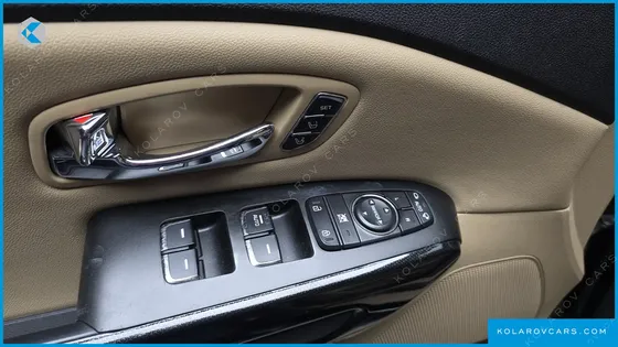 KIA CARNIVAL 9-SEATER NOBLESSE