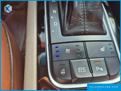 KIA CARNIVAL 9-SEATER PRESTIGE
