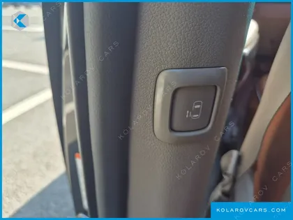 KIA CARNIVAL 9-SEATER PRESTIGE