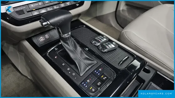KIA CARNIVAL 7-SEATER LIMOUSINE