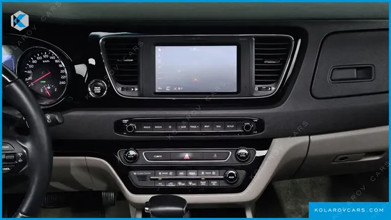 KIA CARNIVAL 7-SEATER LIMOUSINE
