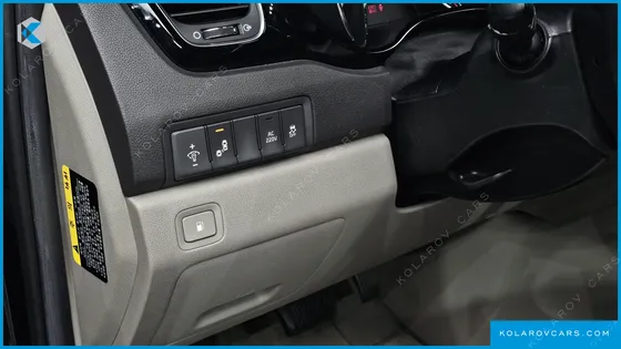 KIA CARNIVAL 7-SEATER LIMOUSINE