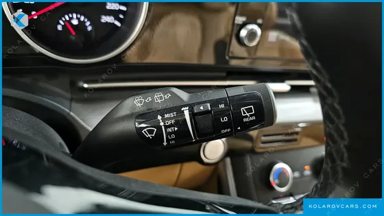 KIA CARNIVAL DIESEL 9-SEATER PRESTIGE