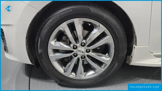 KIA CARNIVAL 9-SEATER PRESTIGE