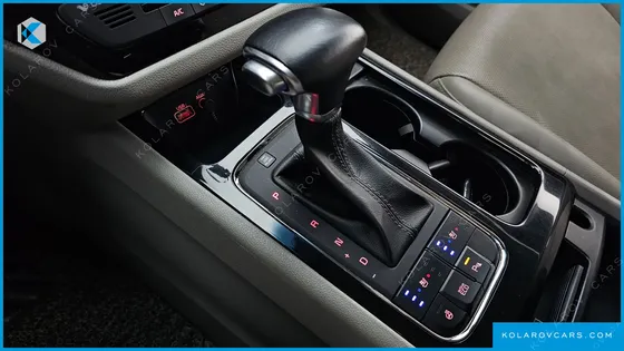 KIA CARNIVAL 9-SEATER PRESTIGE