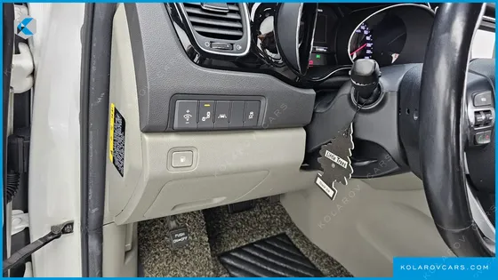 KIA CARNIVAL 9-SEATER PRESTIGE