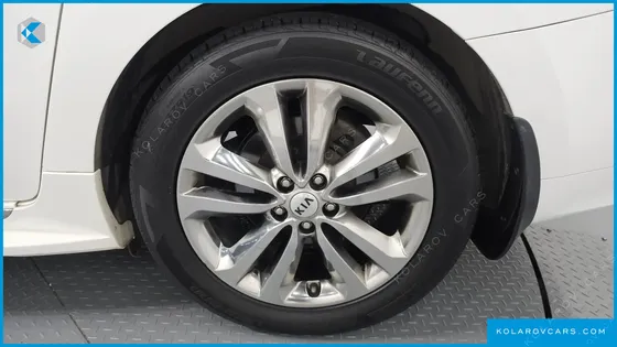 KIA CARNIVAL 9-SEATER PRESTIGE