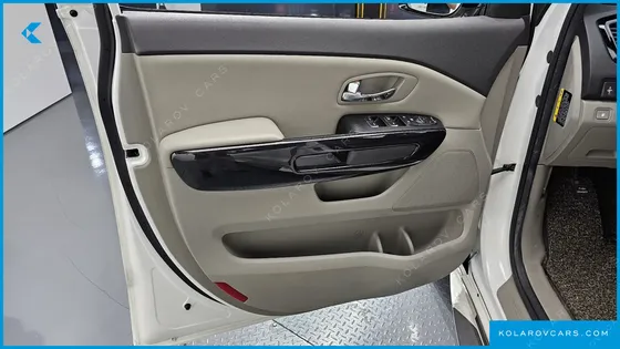 KIA CARNIVAL 9-SEATER PRESTIGE