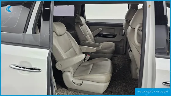 KIA CARNIVAL 9-SEATER PRESTIGE