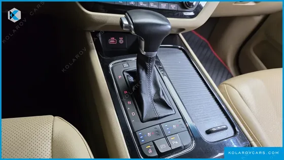 KIA CARNIVAL 9-SEATER PRESTIGE