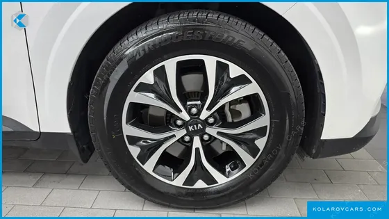 KIA CARNIVAL DIESEL 11-SEATER PRESTIGE