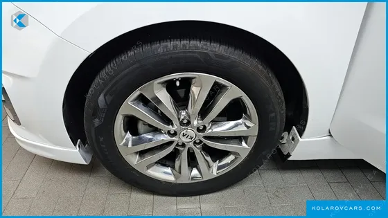 KIA CARNIVAL 9-SEATER HI-LIMOUSINE