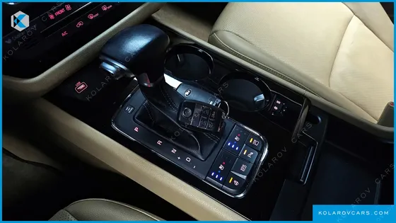 KIA CARNIVAL 9-SEATER HI-LIMOUSINE