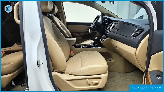 KIA CARNIVAL 9-SEATER HI-LIMOUSINE