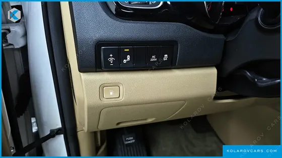 KIA CARNIVAL 9-SEATER HI-LIMOUSINE