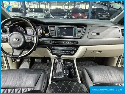 KIA CARNIVAL 9-SEATER NOBLESSE
