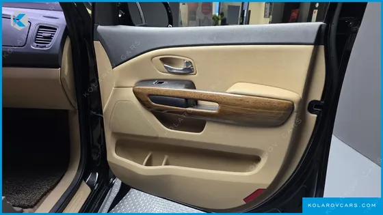 KIA CARNIVAL 9-SEATER HI-LIMOUSINE