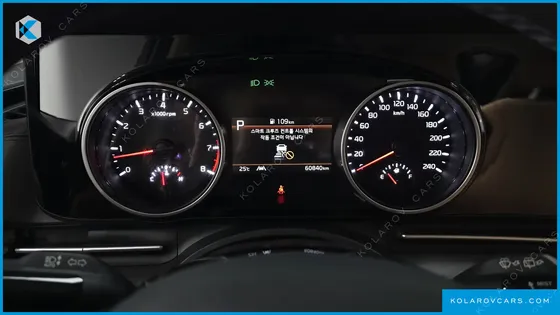 KIA CARNIVAL GASOLINE 9-SEATER PRESTIGE