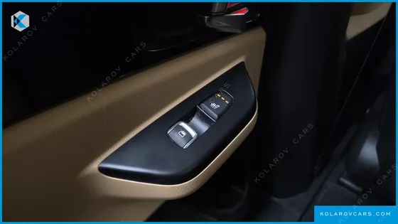 KIA CARNIVAL GASOLINE 9-SEATER PRESTIGE