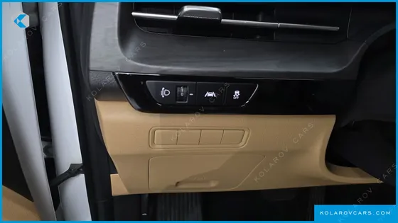 KIA CARNIVAL GASOLINE 9-SEATER PRESTIGE