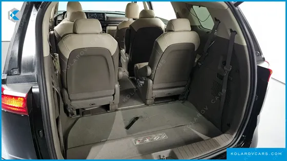 KIA CARNIVAL DIESEL 9-SEATER NOBLESSE