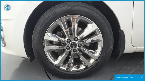 KIA CARNIVAL 9-SEATER PRESTIGE
