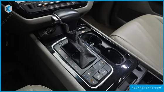 KIA CARNIVAL 9-SEATER PRESTIGE