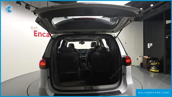 KIA CARNIVAL 9-SEATER PRESTIGE