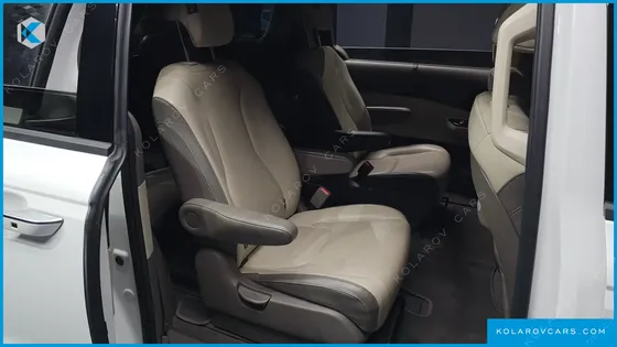 KIA CARNIVAL DIESEL 9-SEATER NOBLESSE