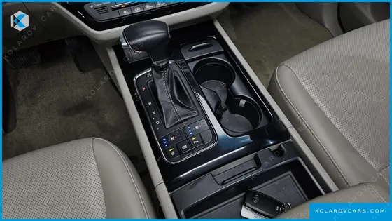 KIA CARNIVAL 9-SEATER PRESTIGE