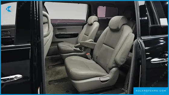 KIA CARNIVAL 9-SEATER PRESTIGE